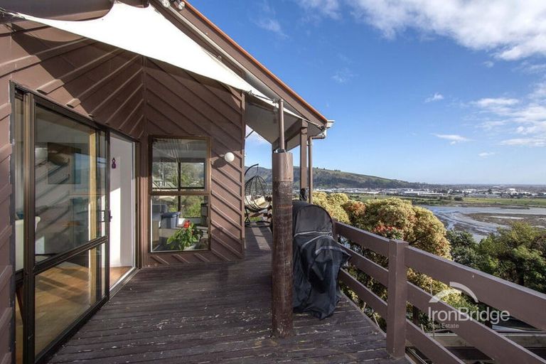 Photo of property in 10 Osmond Lane, Mount Pleasant, Christchurch, 8081