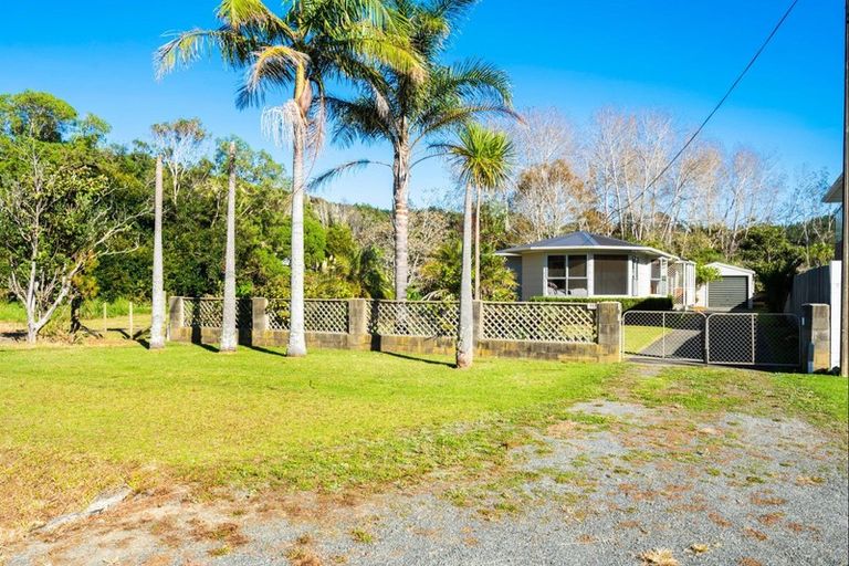 Photo of property in 117 Oakura Road, Oakura, Hikurangi, 0184