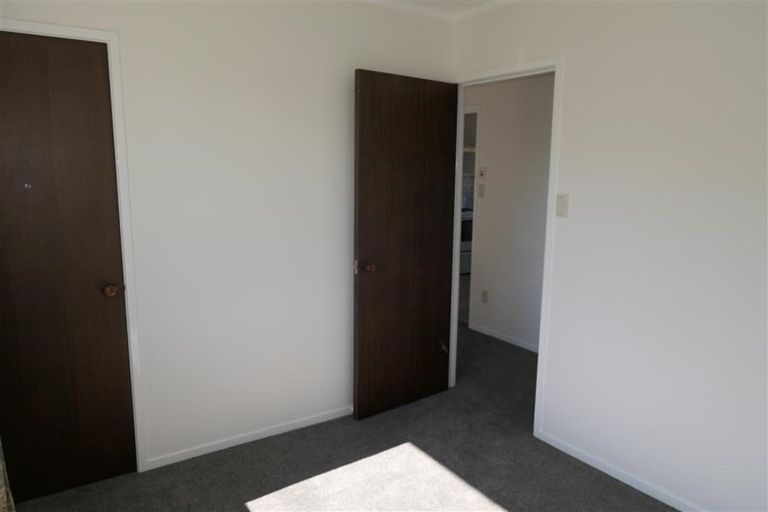 Photo of property in 121 Chivalry Road, Glenfield, Auckland, 0629