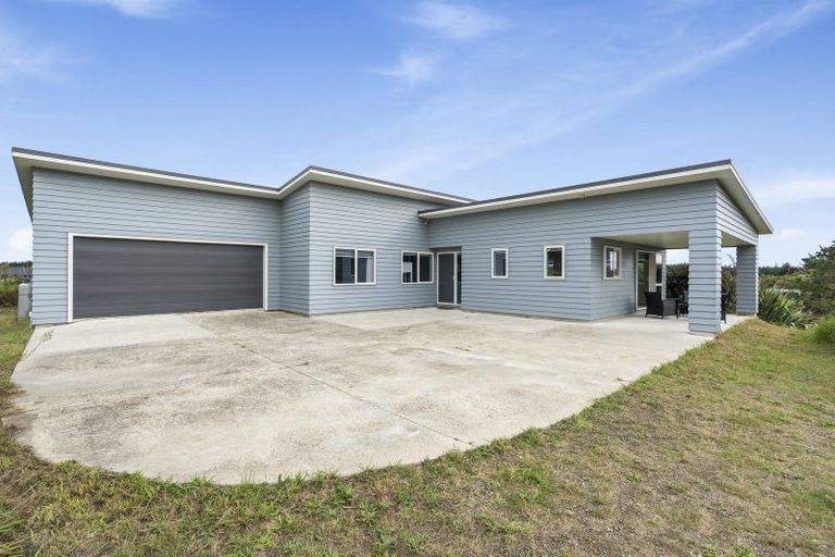 Photo of property in 5 Te Ariki Drive, Waitarere, Levin, 5510
