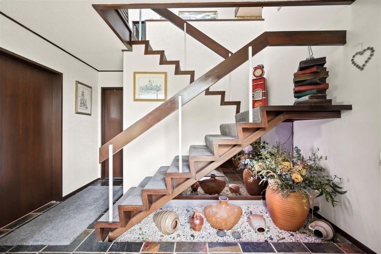 Photo of property in 2 Exeter Place, Tihiotonga, Rotorua, 3015