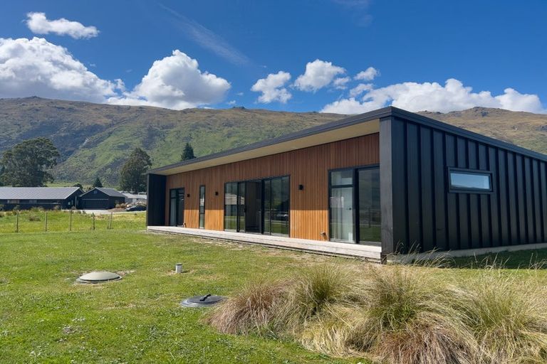 Photo of property in 11 Lakefield Close, Kingston, Athol, 9793