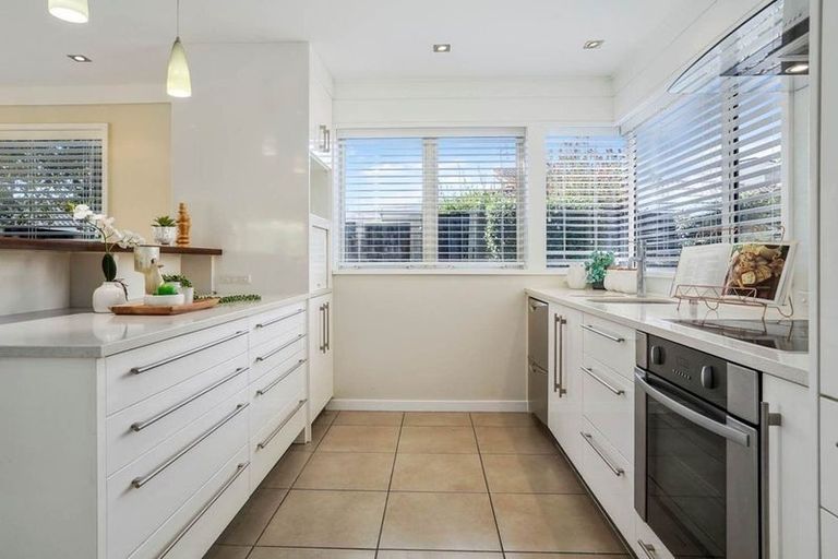 Photo of property in 2/57 Kitchener Road, Milford, Auckland, 0620