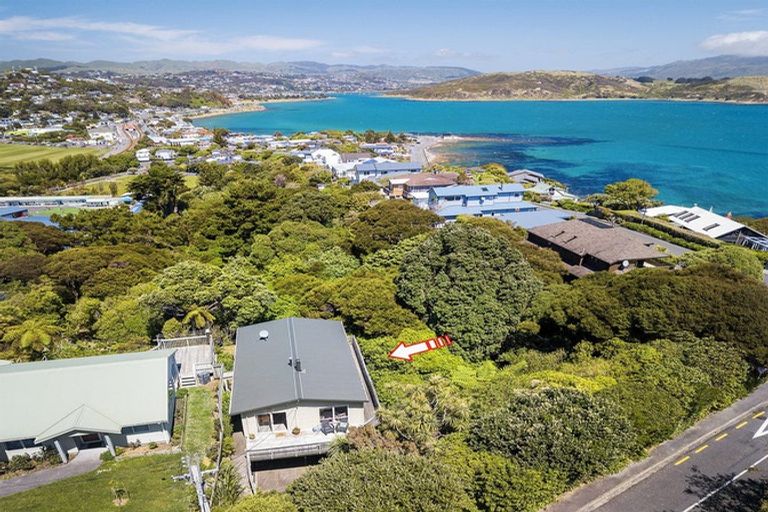 Photo of property in 2 Corlett Road, Plimmerton, Porirua, 5026