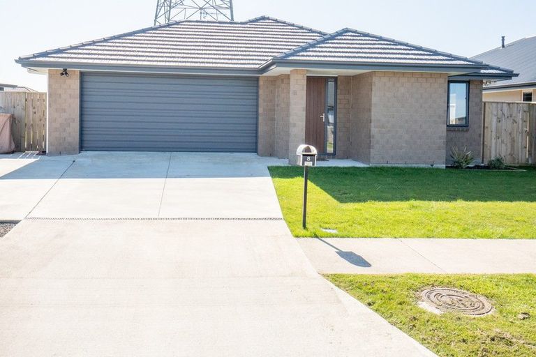 Photo of property in 8 Cyprus Place, Fitzherbert, Palmerston North, 4410