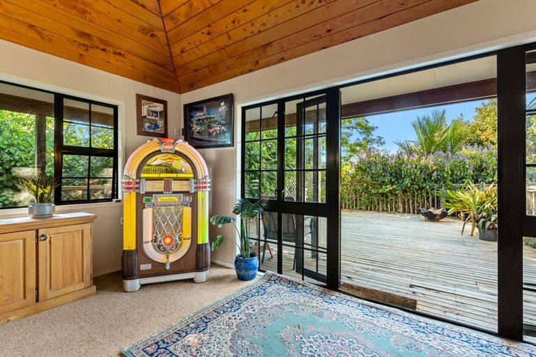 Photo of property in 233 Waihoehoe Road, Drury, 2577