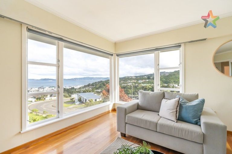 Photo of property in 102 Dowse Drive, Maungaraki, Lower Hutt, 5010