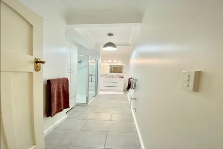 Photo of property in 145 Kelburn Parade, Kelburn, Wellington, 6012