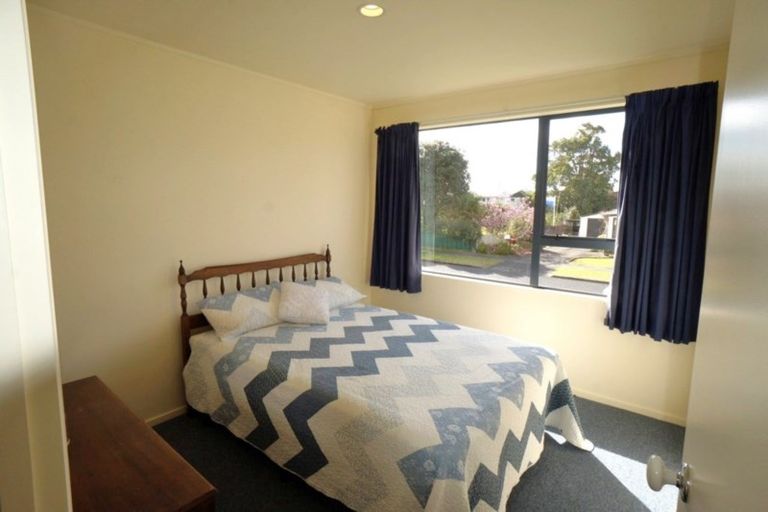 Photo of property in 33 Shearwater Street, One Tree Point, 0118