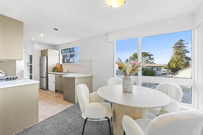 Photo of property in 10 La Trobe Street, Pakuranga Heights, Auckland, 2010