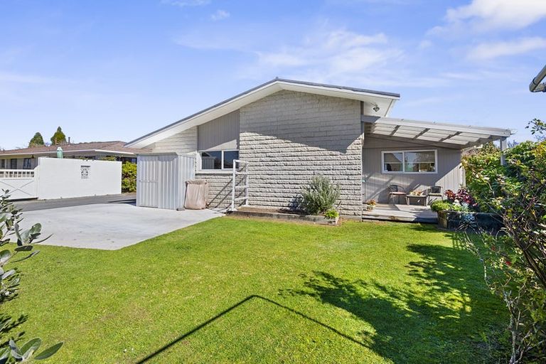 Photo of property in 13 John Guthrie Place, Merrilands, New Plymouth, 4312