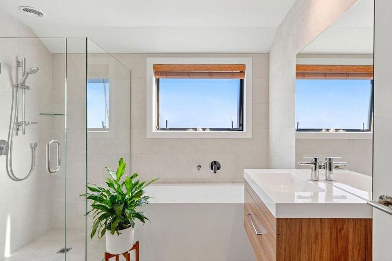 Photo of property in 23 Kereru Crescent, Wanaka, 9305