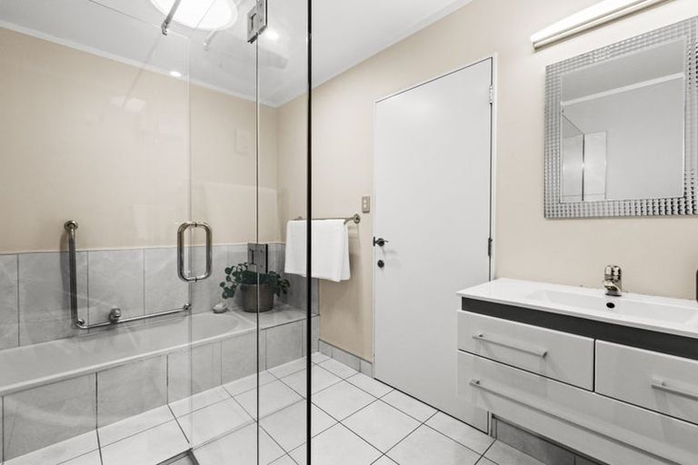 Photo of property in 10 Sutton Avenue, Clive, 4102