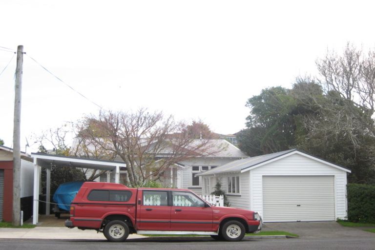 Photo of property in 4/6 Hoyle Place, New Plymouth, 4310