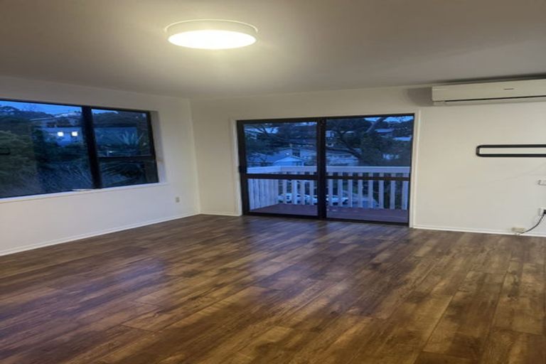 Photo of property in 22 Jenanne Place, Totara Vale, Auckland, 0629