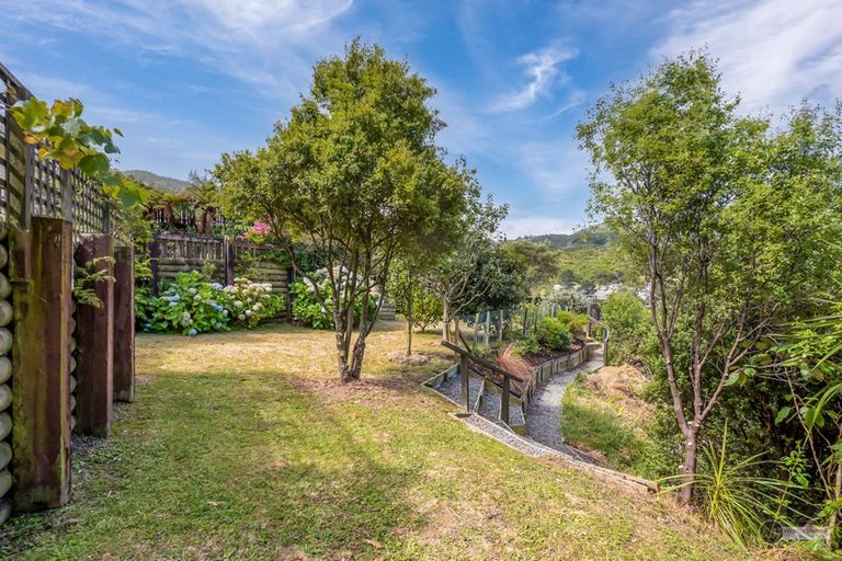 Photo of property in 10 Tiroiti Grove, Stokes Valley, Lower Hutt, 5019