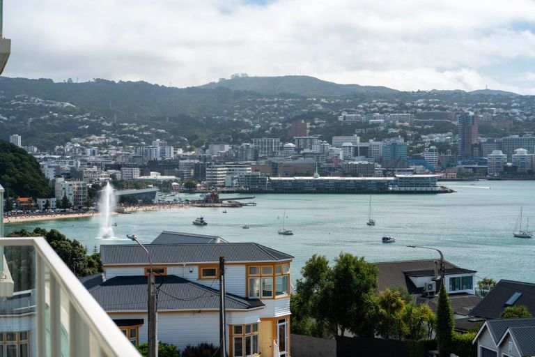 Photo of property in Gateway Apartments, 19 Maida Vale Road, Roseneath, Wellington, 6011