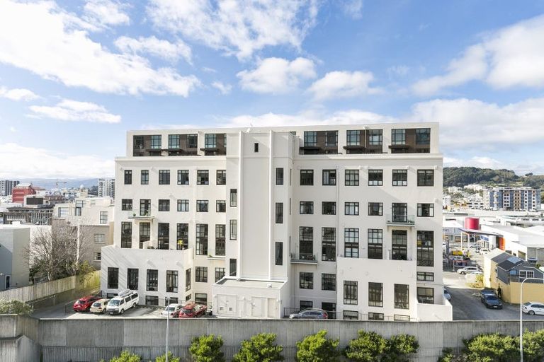 Photo of property in Augusta Apartments, 10/254 Willis Street, Te Aro, Wellington, 6011