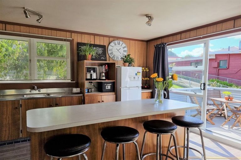 Photo of property in 103 Waikawa Road, Picton, 7220