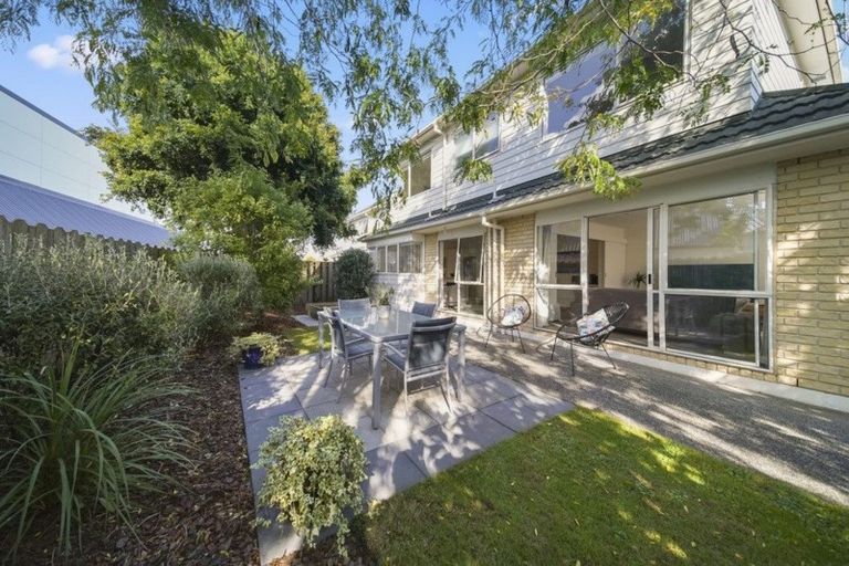 Photo of property in 2/17 Headcorn Place, Botany Downs, Auckland, 2010