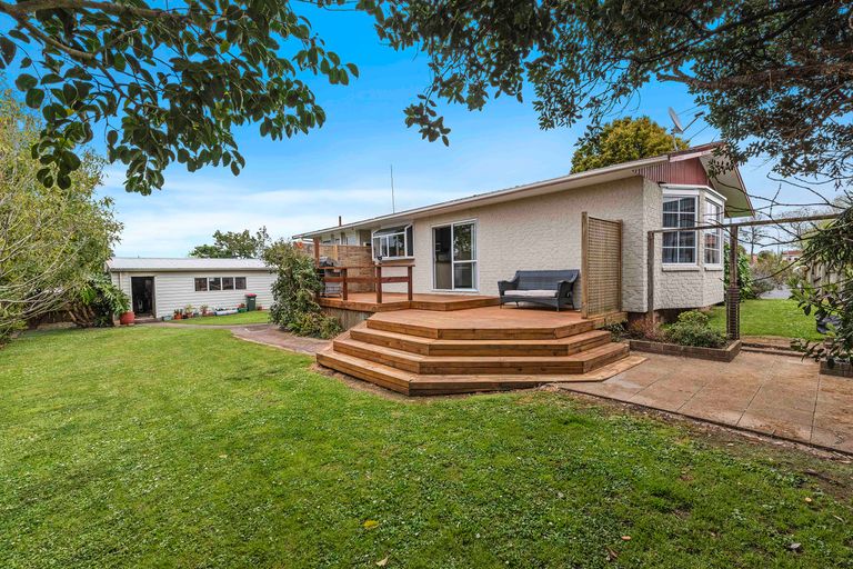 Photo of property in 22 Cheam Place, Pakuranga Heights, Auckland, 2010