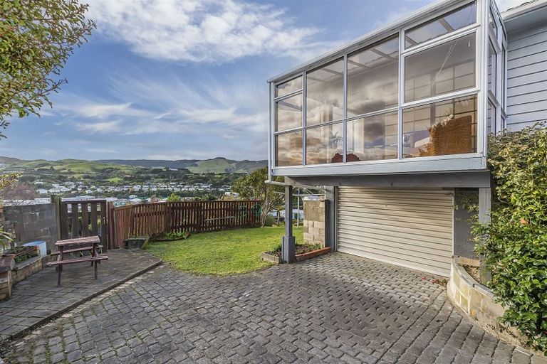 Photo of property in 14 Lane Crescent, Tawa, Wellington, 5028