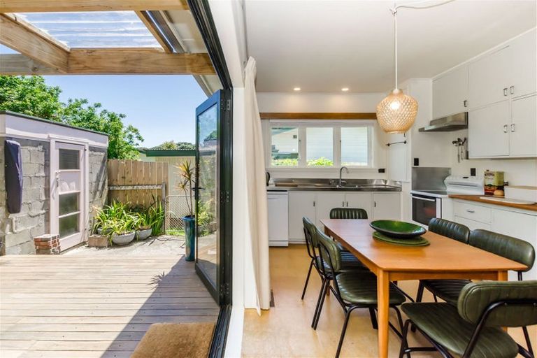 Photo of property in 27 Wellington Road, Paekakariki, 5034