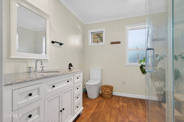 Photo of property in 20 View Street, Maungaturoto, 0520