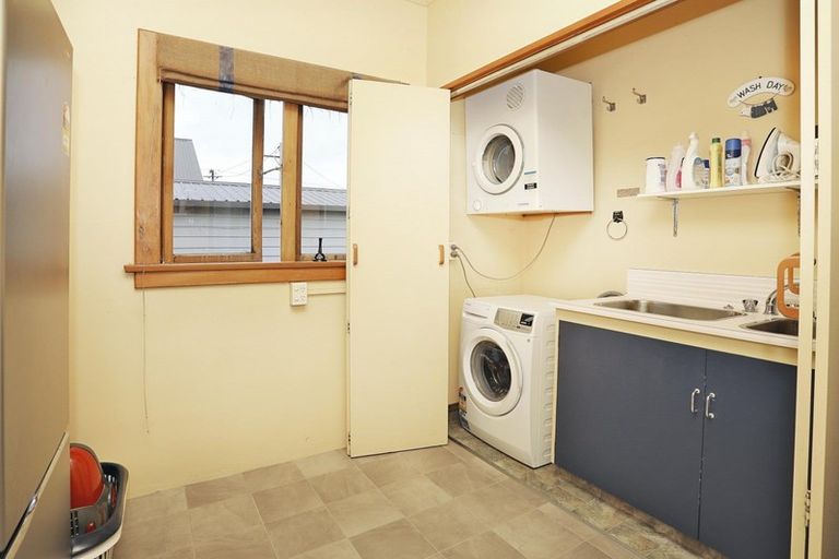 Photo of property in 12 Prince Street, Winton, 9720