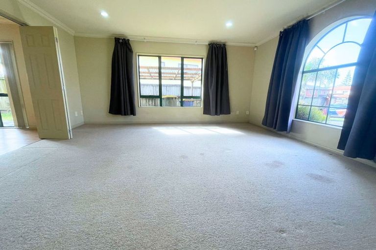 Photo of property in 111 Hugh Green Drive, Pinehill, Auckland, 0632