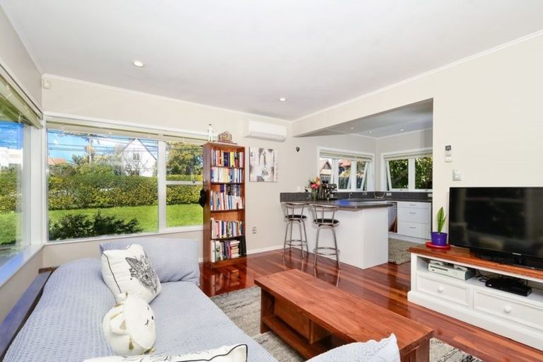 Photo of property in 1/13 Otakau Road, Milford, Auckland, 0620