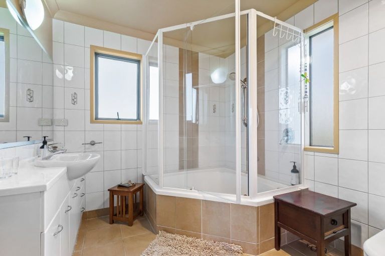 Photo of property in 67 Harbour View Road, Te Atatu Peninsula, Auckland, 0610