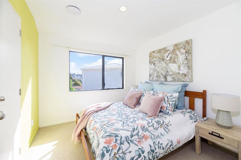 Photo of property in 6 Exmouth Road, Northcote, Auckland, 0627