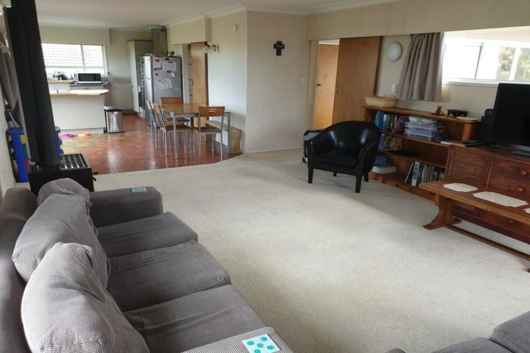 Photo of property in 15 Eyre Street, Henderson, Auckland, 0612