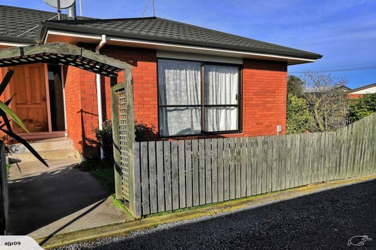 Photo of property in 2/42 Wilson Street, Islington, Christchurch, 8042