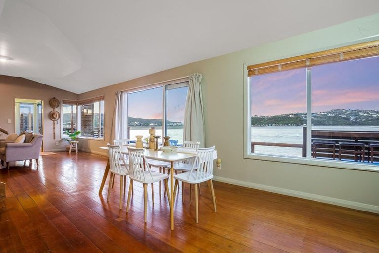 Photo of property in 14a Trevor Terrace, Paremata, Porirua, 5024