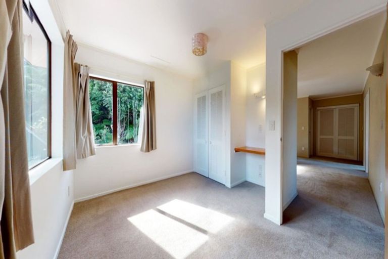 Photo of property in 35 Pomare Road, Tirohanga, Lower Hutt, 5010