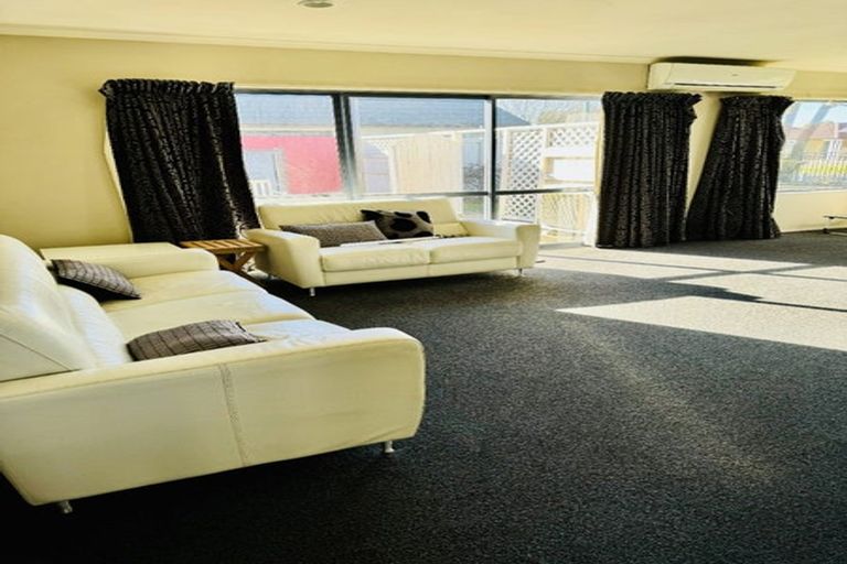 Photo of property in 15 Cate Road, Rototuna, Hamilton, 3210