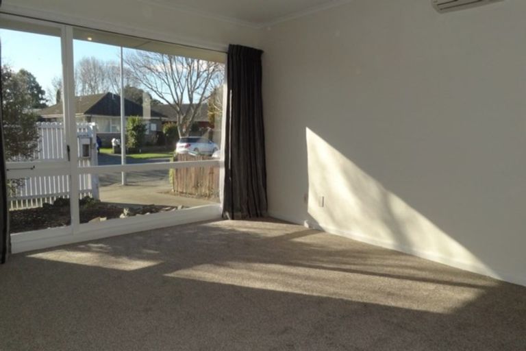 Photo of property in 2/9 Wadeley Road, Ilam, Christchurch, 8041