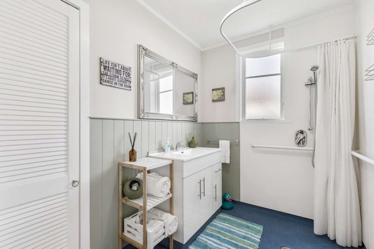 Photo of property in 30 Queen Street, Te Puke, 3119