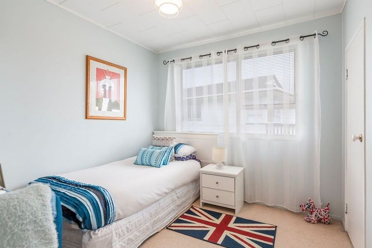 Photo of property in 25 Spinella Drive, Bayview, Auckland, 0629