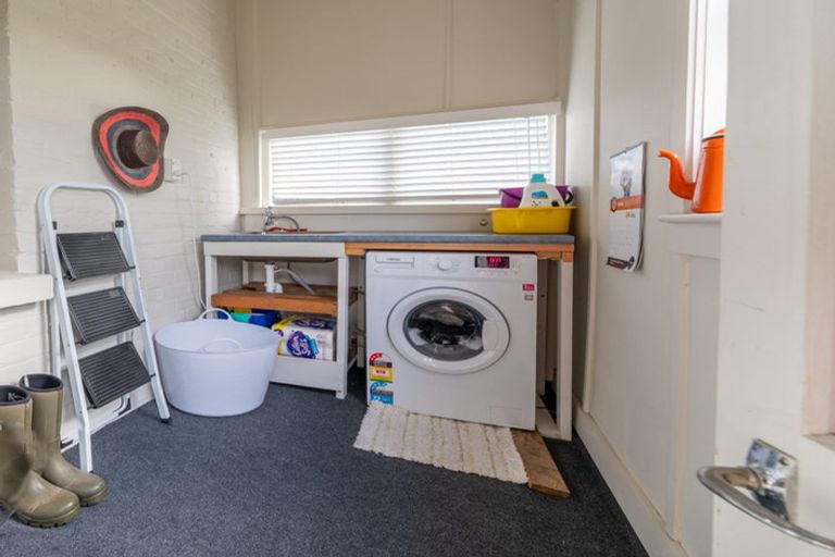 Photo of property in 100 High Street, Waimate, 7924