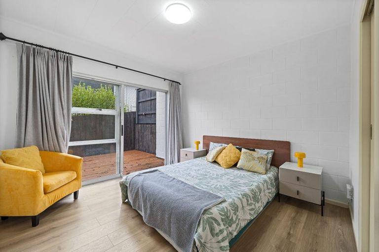 Photo of property in 68b Colwill Road, Massey, Auckland, 0614