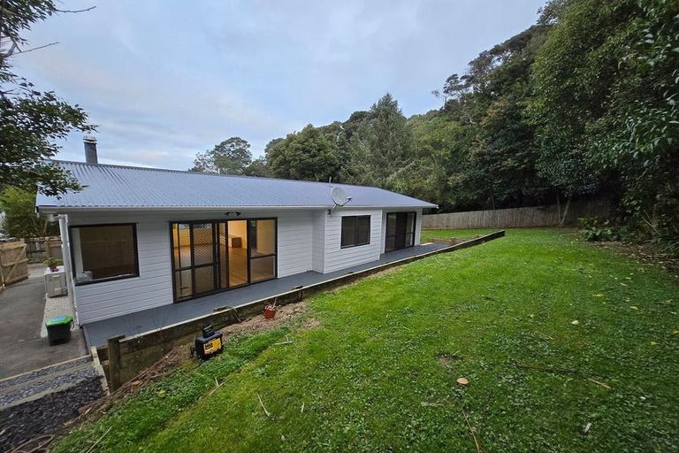 Photo of property in 2/26 Fernlea Rise, Bayview, Auckland, 0629