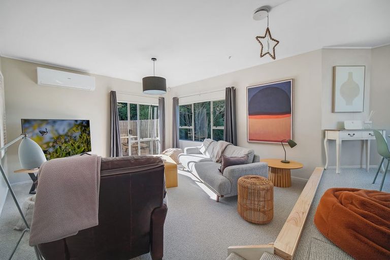 Photo of property in 21 Ian Sage Avenue, Torbay, Auckland, 0630