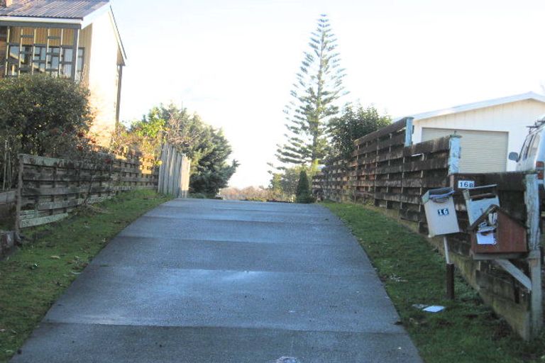 Photo of property in 16 Brouder Place, Hillpark, Auckland, 2102