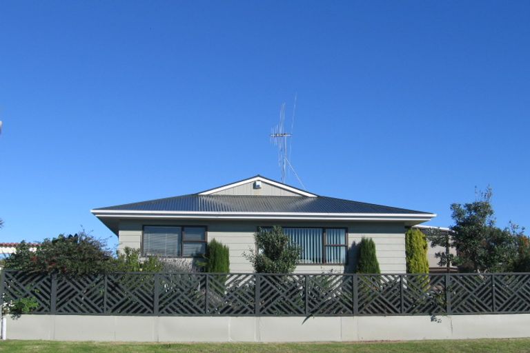 Photo of property in 16 Norfolk Crescent, Otaki Beach, Otaki, 5512