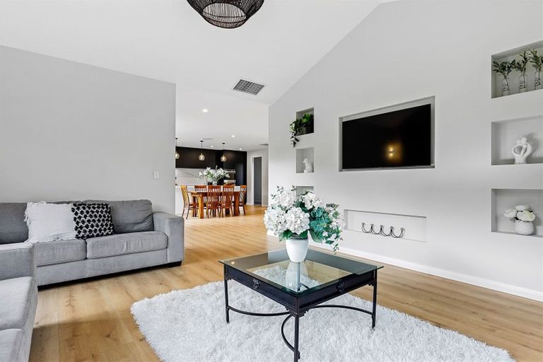 Photo of property in 6 Old Stone Lane, Cracroft, Christchurch, 8022