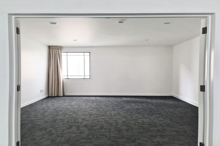 Photo of property in St James Courts, 3/77 Gloucester Street, Christchurch Central, Christchurch, 8013