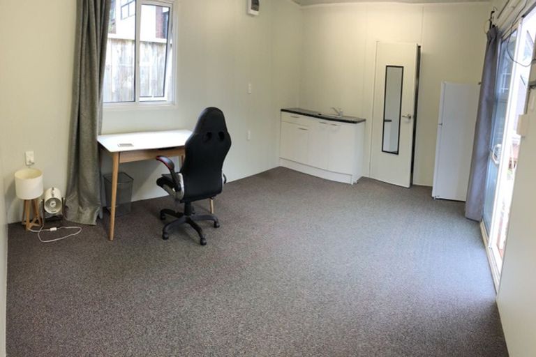 Photo of property in 54 Normanton Street, Glenfield, Auckland, 0629